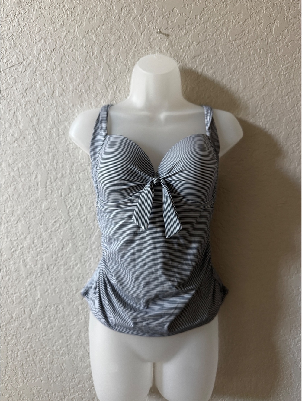 Liz Claiborne Women’s M Navy White Stripe Tankini Swim Top Tie Front Padded